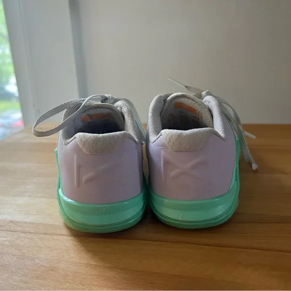 Nike Metcon 6 in Mint / Lavender / White | Used | Size 6 - Picture 3 of 10
